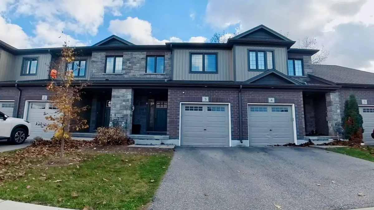 Cambridge, ON N1S 0B6,135 HARDCASTLE DR #3