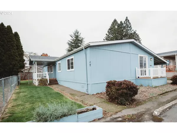 301 E COLUMBIA DR #17, Newberg, OR 97132