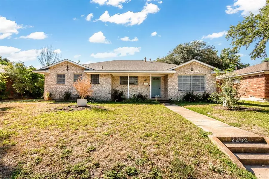 2252 Homeway Circle, Dallas, TX 75228