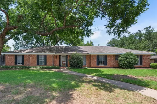 1611 Delta Drive, Arlington, TX 76012