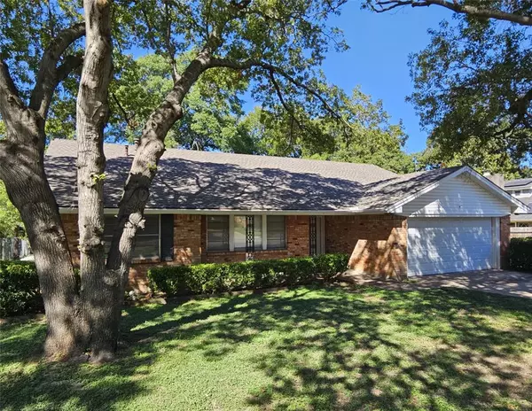 5454 Woodway Drive, Fort Worth, TX 76133