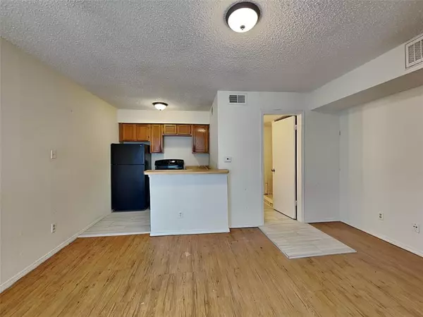 Dallas, TX 75243,9833 Walnut Street #303