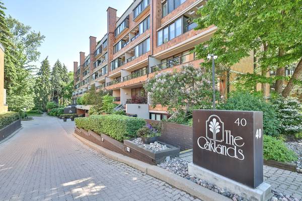 40 Oaklands AVE #337, Toronto C02, ON M4V 2Z3