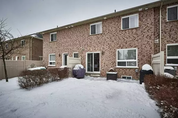 Oshawa, ON L1K 0K3,460 Woodmount DR #Unit #8