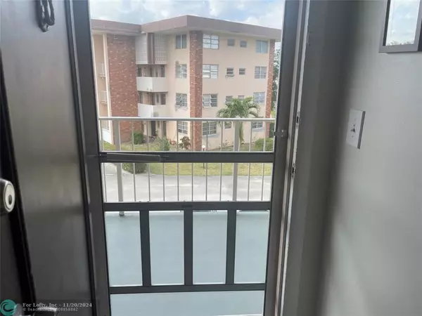 Lauderdale Lakes, FL 33313,2800 NW 47th Ter  #304B