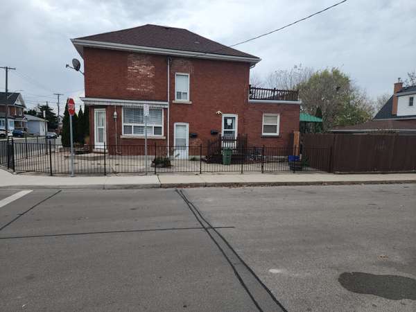 535 Roxborough AVE #Grd Flr, Hamilton, ON L8H 1R5