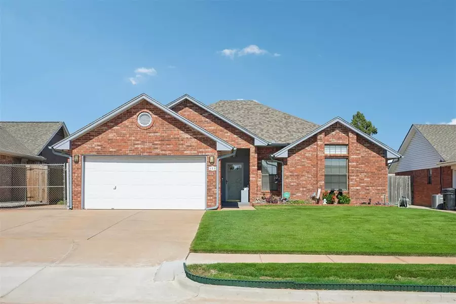 909 Northridge Road, Moore, OK 73160