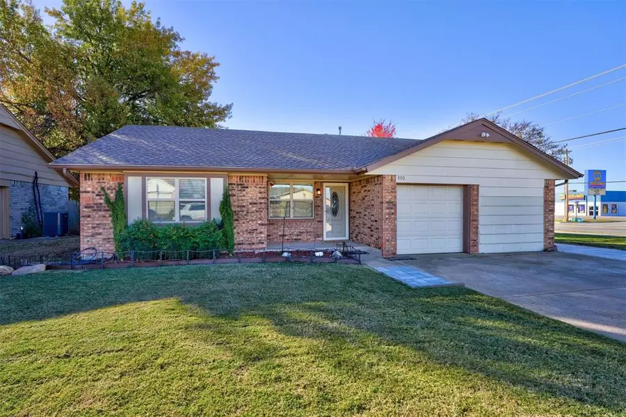 800 SE 9th Street, Moore, OK 73160