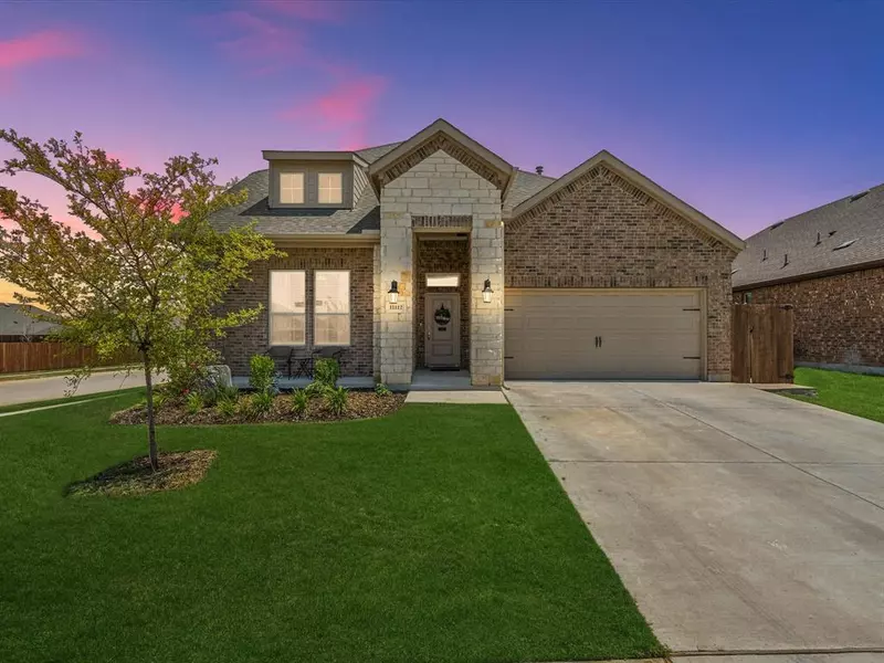 11112 Summer Rain Boulevard, Aubrey, TX 76227