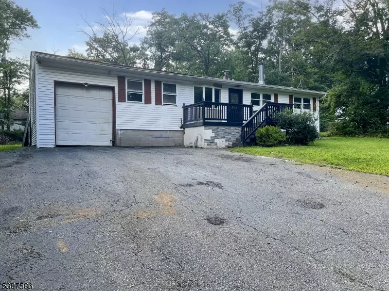 Hopatcong Boro, NJ 07874,36 Ruth St