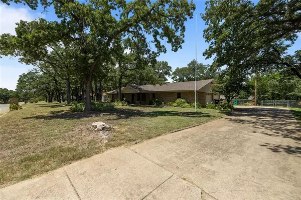 Burleson, TX 76028,225 Timber Ridge Circle