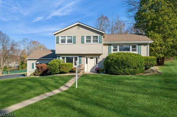 2 Toby Dr, Roxbury Twp., NJ 07876