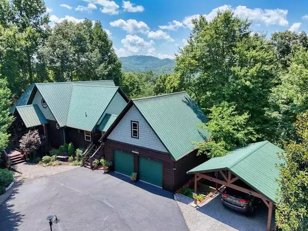 34 Darnell Lane, Brasstown, NC 28902