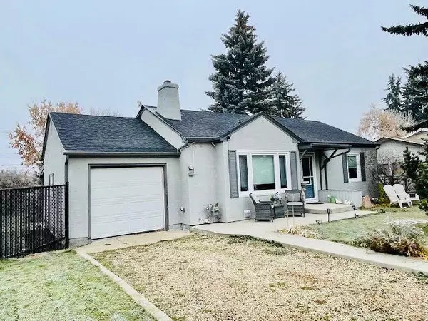 5710 54 AVE, Lacombe, AB T4L1L7