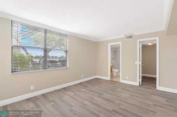 Oakland Park, FL 33309,110 Lake Emerald Dr  #101