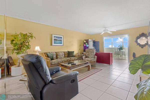 Pompano Beach, FL 33062,401 Briny Ave  #610