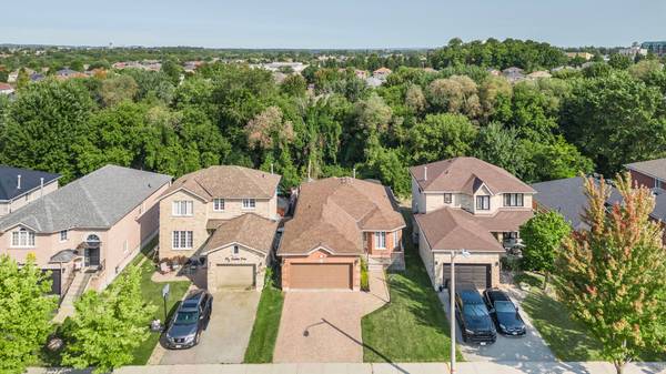 134 Country LN, Barrie, ON L4N 0N2