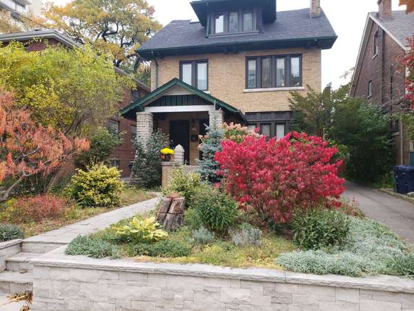 25 Oakmount RD, Toronto W02, ON M6P 2M3