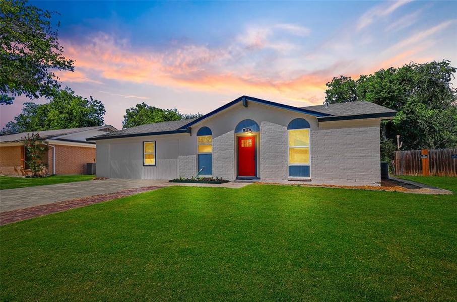 612 Lisa Street, Burleson, TX 76028