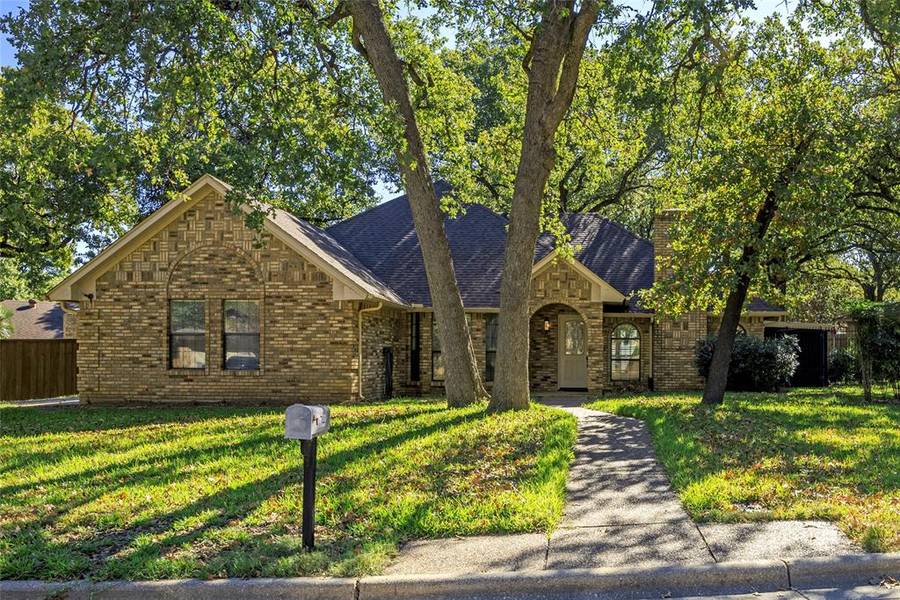 7744 Chasewood Drive, North Richland Hills, TX 76182