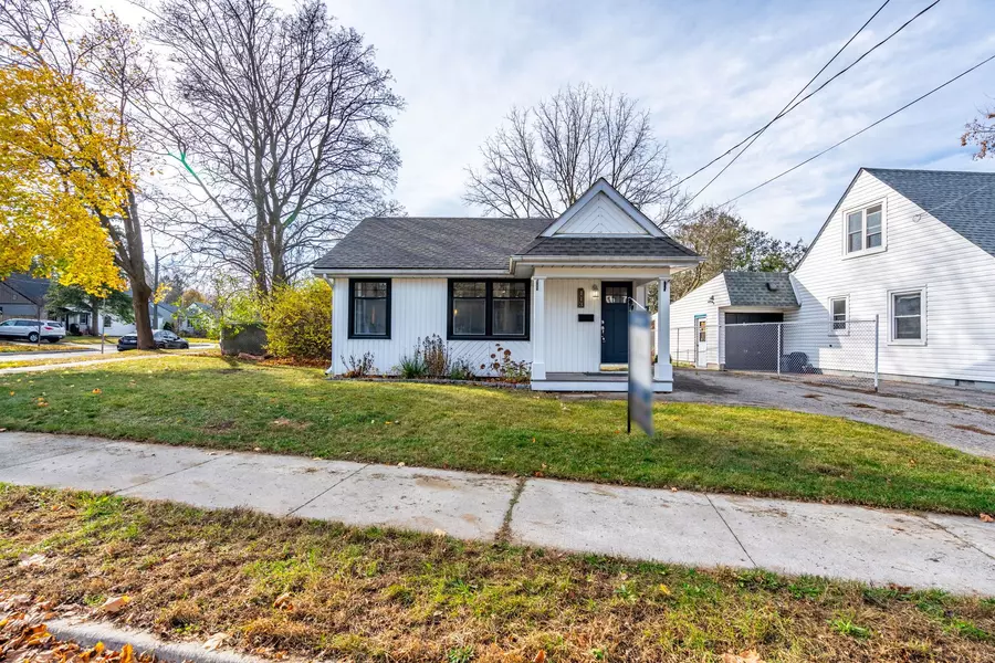 113 Pleasant AVE, Kitchener, ON N2M 4A7