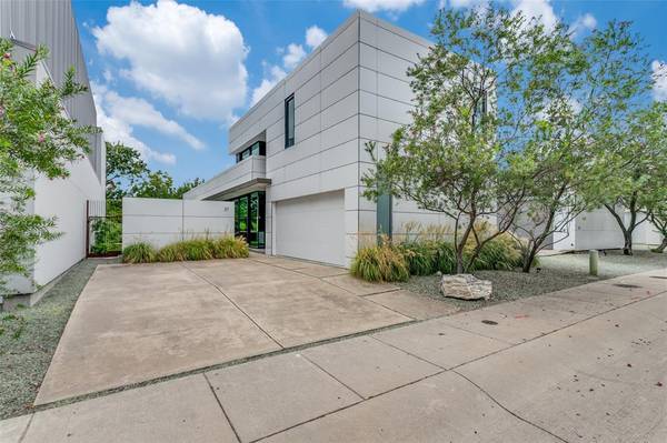 37 Vanguard Way, Dallas, TX 75243