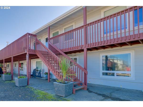 621 S Pacific ST, Rockaway Beach, OR 97136