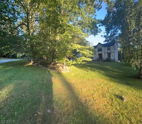 3 Powhatatan Way, Mount Olive Twp., NJ 07840