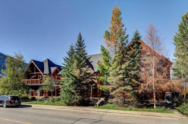 201 Muskrat ST #104, Banff, AB T1L 1H1