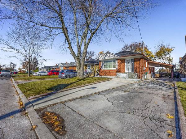 73 Barrymore RD #Upper, Toronto E09, ON M1J 1W5