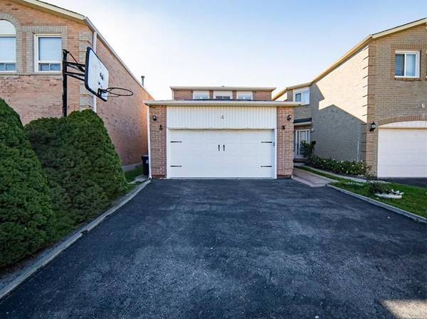 4 Flatwoods DR, Toronto E07, ON M1V 4H4