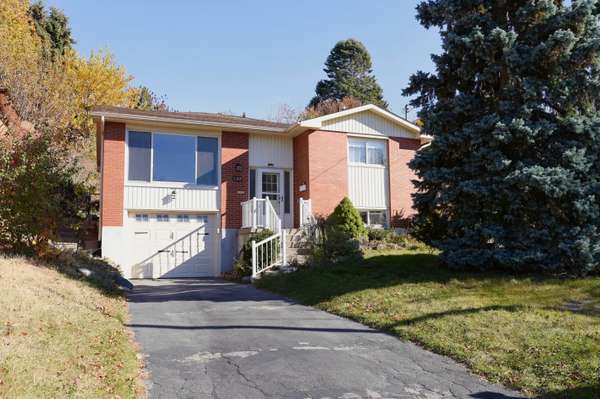 135 Springdale CRES, Oshawa, ON L1H 7B9