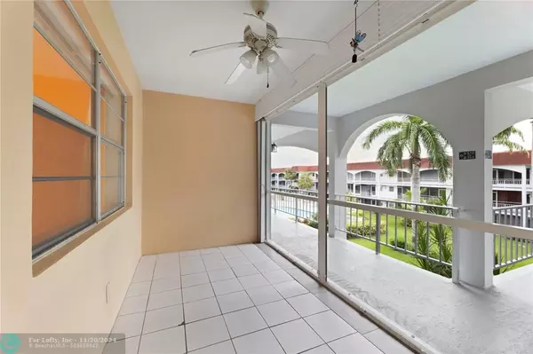 Hallandale Beach, FL 33009,581 Blue Heron Dr  #310-B