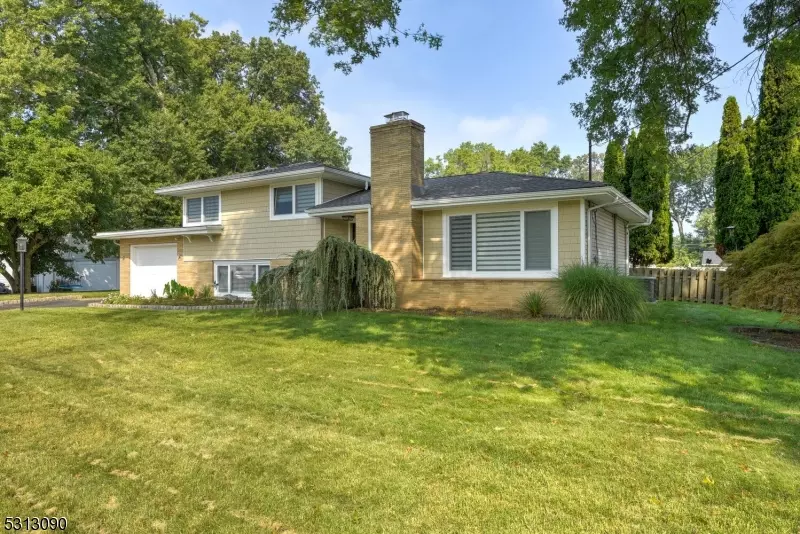 221 Poplar Ave, Pompton Lakes Boro, NJ 07442