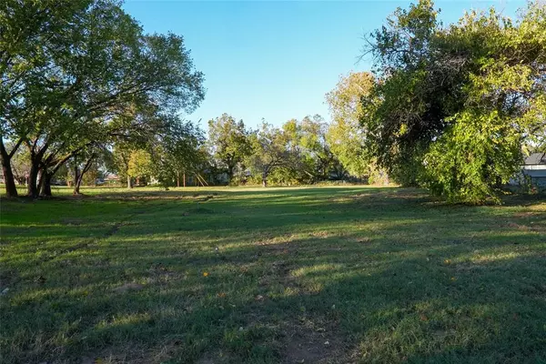 404 Knox Avenue, Boyd, TX 76023