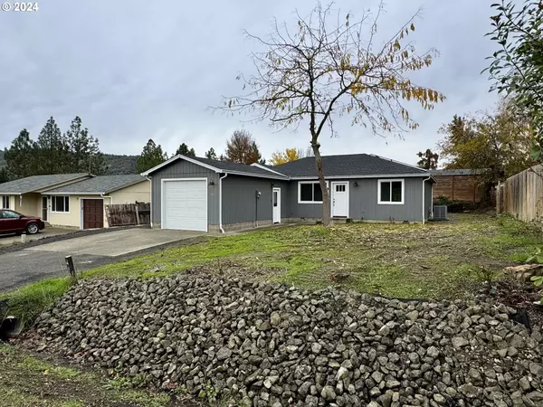 Roseburg, OR 97471,485 HARMONY DR