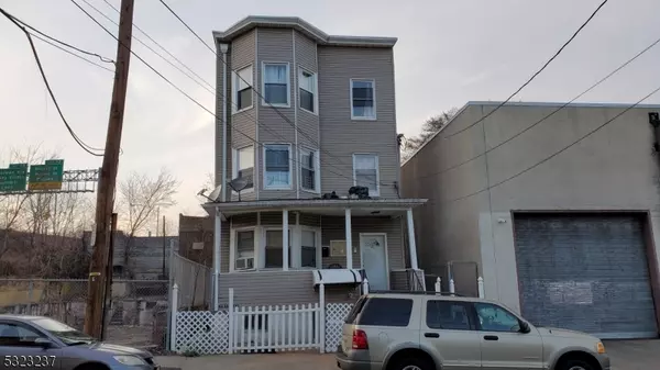 84 Washington Pl, Passaic City, NJ 07055