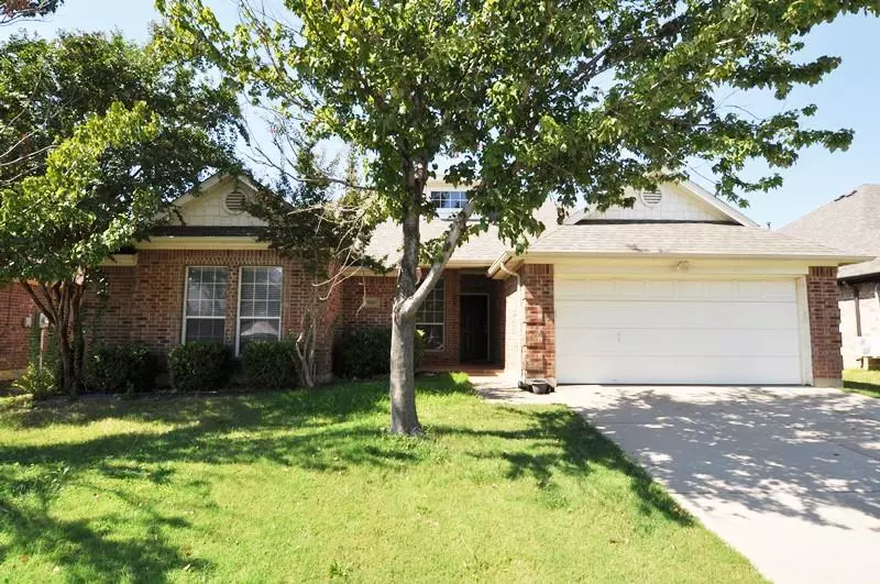 10105 Red Bluff Lane, Fort Worth, TX 76177