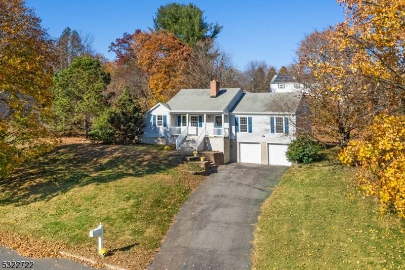 3 Rolling Green Dr, Holland Twp., NJ 08848