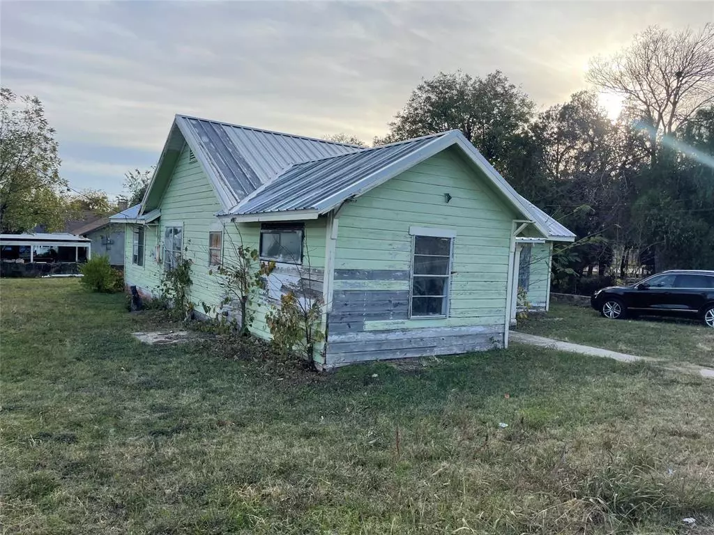 Jacksboro, TX 76458,801 W Belknap Street