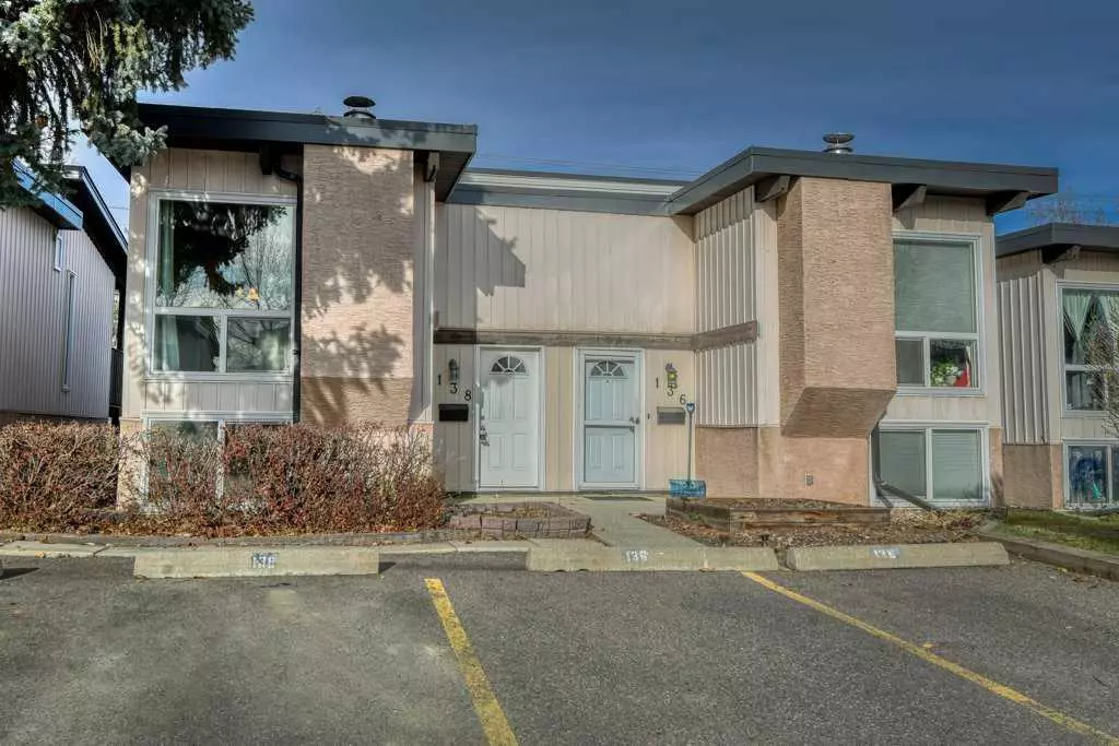 Calgary, AB T2V 4E4,138 Oaktree LN Southwest