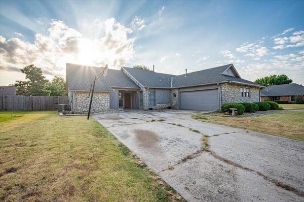 2416 Bryce Canyon Court, Yukon, OK 73099