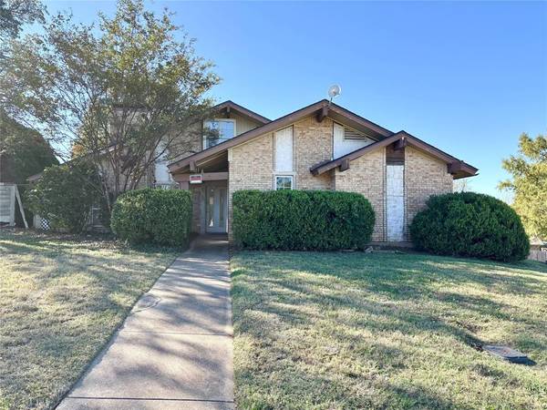 704 Ridgeway Road, Joshua, TX 76058