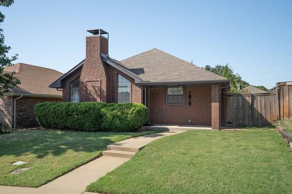 1810 Water Oak Drive, Lewisville, TX 75067