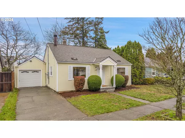 8529 NE HOLLADAY ST, Portland, OR 97220