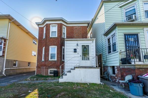 444 3rd Ave, Elizabeth City, NJ 07206