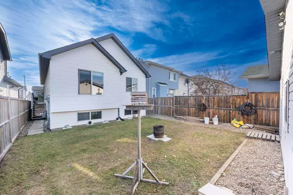 Calgary, AB T3J 5G6,212 Taradale DR NE