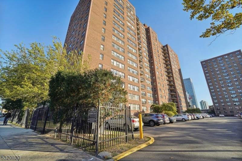 225 Saint Pauls Ave #2P, Jersey City, NJ 07306