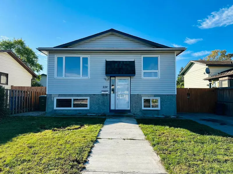 224 WHITAKER Close NE, Calgary, AB T1Y 5K3