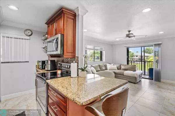 Deerfield Beach, FL 33441,677 Trace Circle  #207